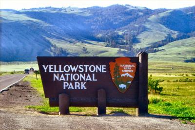 ynp-yellowstone-entry-sign.thumb.jpg.9369ff8a2757f3d02dbedca296000033.jpg